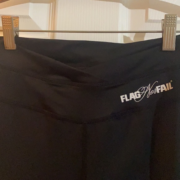 NWT DLB flag nor fail M v cut front leggings. Sold out and rare. - Picture 5 of 11